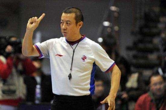  尼斯主帅赛后炮轰裁判 称争议判罚改变局势  