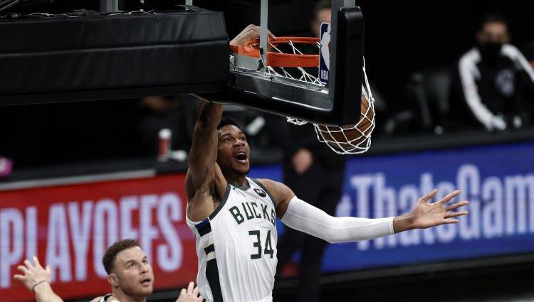  字母哥28+15率队登顶联盟  